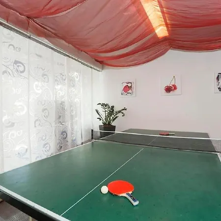 Chesa Quadrella Apartment *